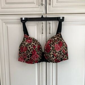 Torrid ladies push-up bra with lace accents